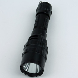 Taktische Taschenlampe in Kunststoffbox, wiederaufladbar